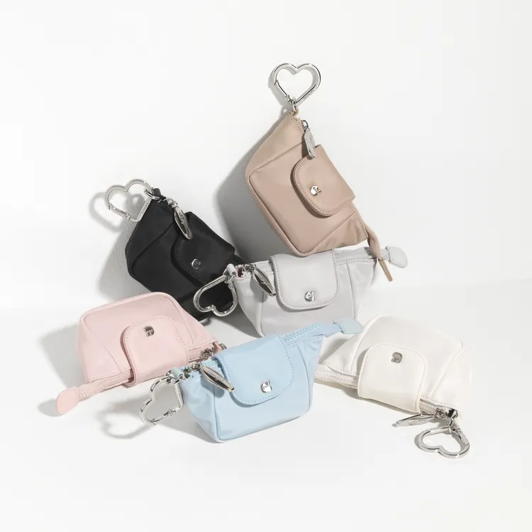 CARLYN Buddy Micro包，1280元。品牌提供