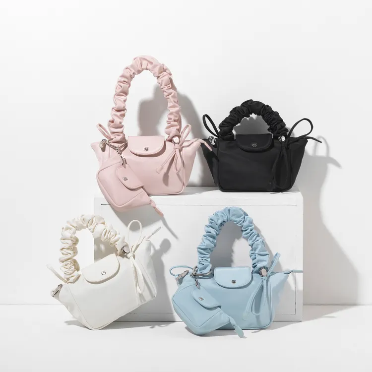 CARLYN Buddy Mini包，3580元。品牌提供