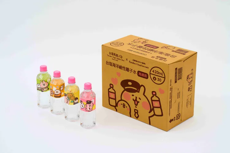 高鐵聯名海洋鹼性離子水期間限定買1箱送1箱。高鐵提供