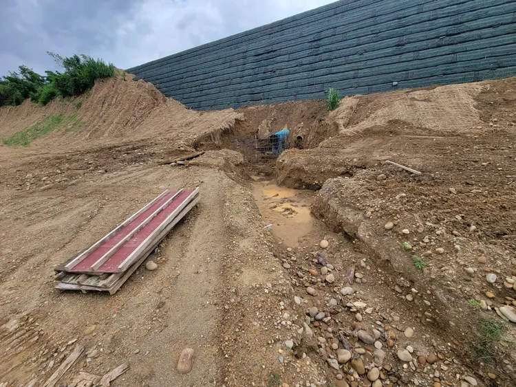 大樹區和山光電發電案造成大面積地表裸露。立委柯志恩辦公室提供