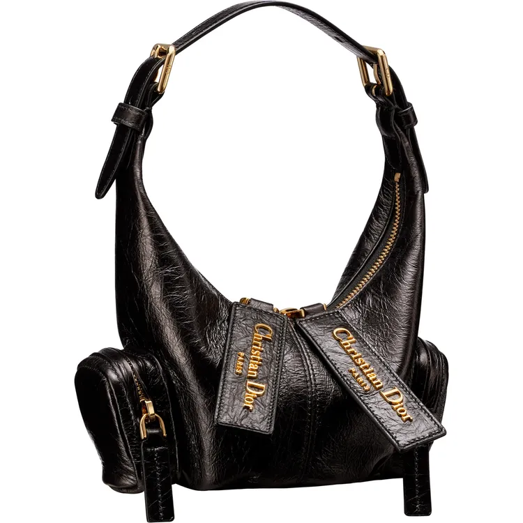 Dior Grand Tour黑色縐褶小牛皮多口袋迷你包款，11萬元。品牌提供