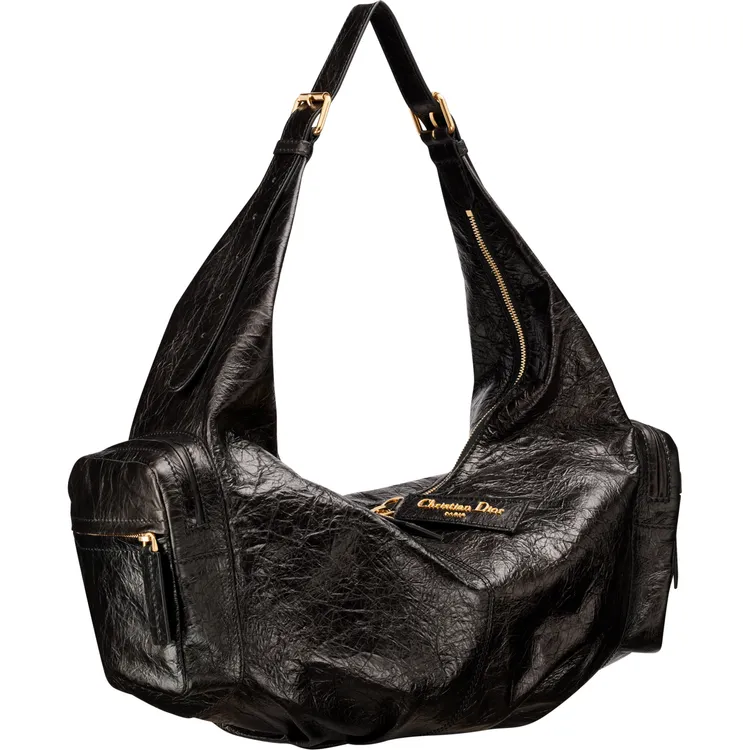 Dior Grand Tour黑色縐褶小牛皮多口袋中型包款，16萬5000元。品牌提供