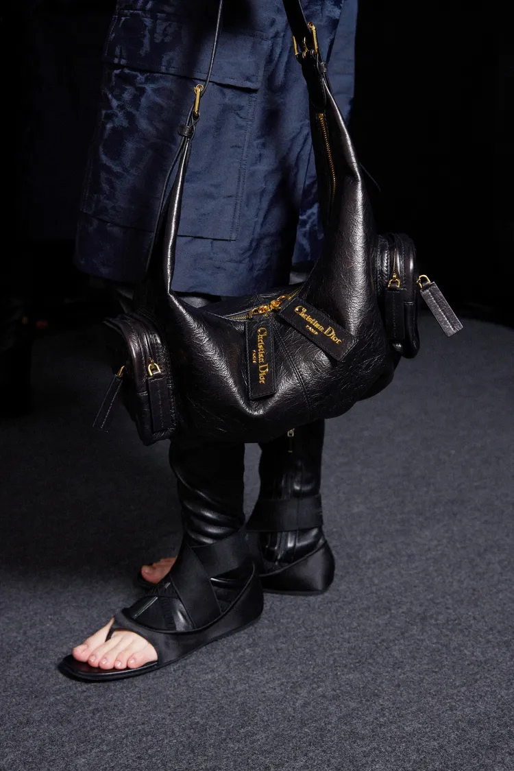 Dior Grand Tour多口袋旅行包。品牌提供