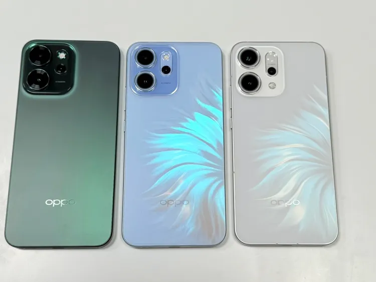 Reno 14系列採用「炫彩人魚設計」夢幻配色。趙筱文攝