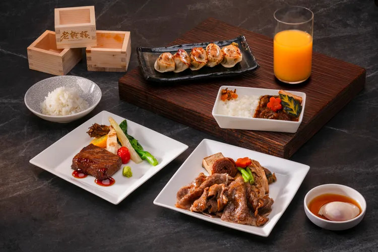 米其林一星「老乾杯」機上餐最新提供「究極日本A5和牛」、「日本A5和牛壽喜燒」等，於特定航線推出。長榮航空提供