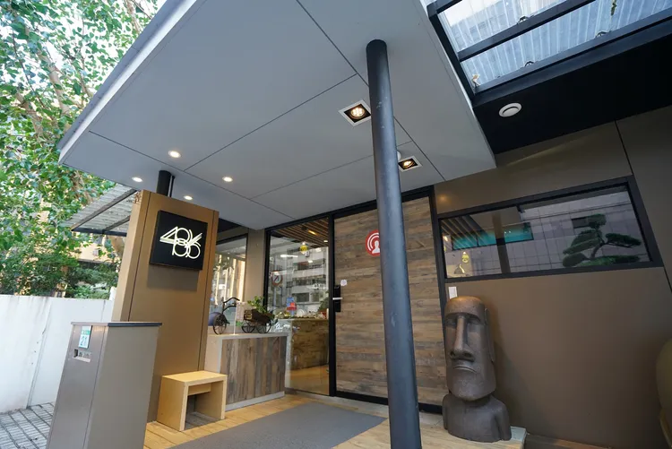 電商486團購在創辦人486先生的帶領下，持續進行虛實整合和發展AI策略。486團購提供