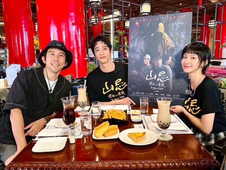 修杰楷（左起）和劉以豪、袁澧林大聊拍戲遇到的靈異事件。《修TIME》提供