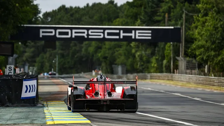 除了原有的兩部 FIA 世界耐力錦標賽參賽用 963 外，第三部 4 號車也於測試日上場。原廠照片