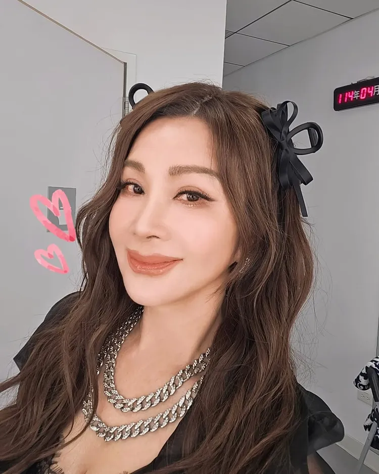 同樣是君綺醫美代言人的「台灣最美歐巴桑」陳美鳳。翻攝IG