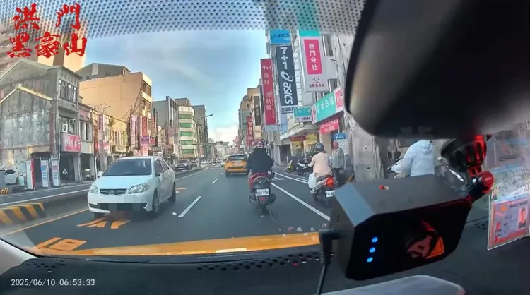 蘇男肇事後還繼續開了300公尺才停下。網友huan19860723授權提供