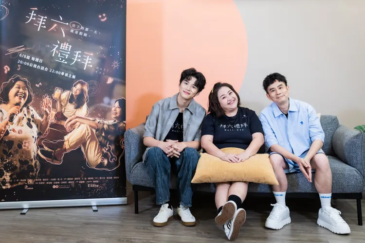 杜政哲（右起）是劉品言和連晨翔的媒人，今他和鍾欣凌、王品澔為戲出席媒體聯訪活動。華視、公視台語台提供