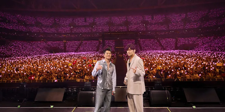 周杰倫（右）與郭富城暌違18年再度合體。杰威爾提供