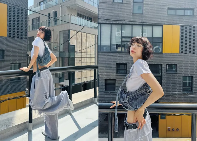 Nana換上短版上衣、破壞棉褲、水洗丹寧半月包，搭出酷帥時髦。翻攝Nana IG