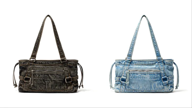 Matin Kim水洗丹寧方包，各4490元。品牌提供