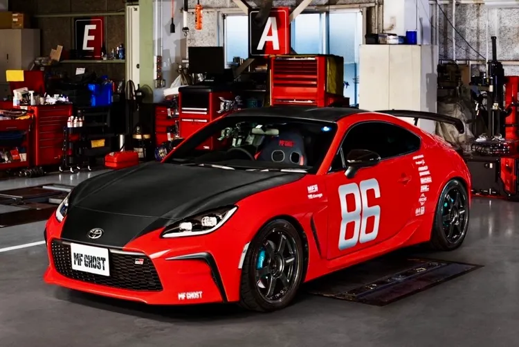 Corolla Cup 第二站現場將展出《頭文字D》續作《MF GHOST 燃油車鬥魂》主角駕駛的動畫同款塗裝GR86 MFG Concept EVO實車，致敬經典，讓動漫迷與車迷共同燃起速度熱情。業者提供