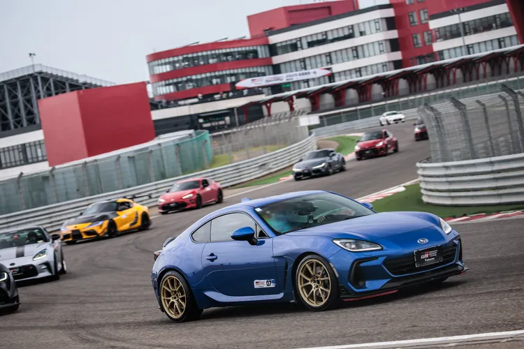 「車主賽道日」與「GR賽車學校」熱烈舉辦，讓熱血車迷親身體驗駕馭樂趣，感受 GR 品牌「Fun to Drive」的精神魅力。業者提供