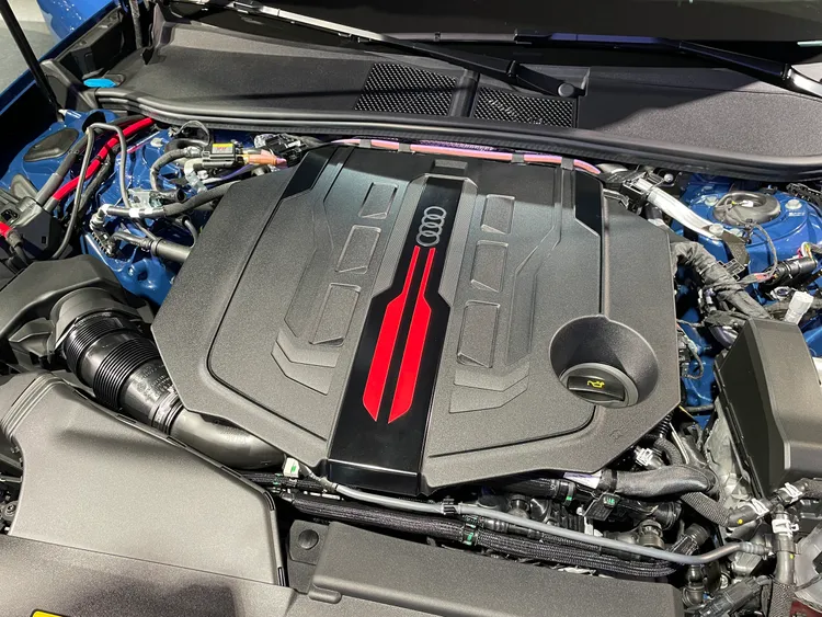 S5 擁有最大 367 匹馬力，0-100 公里加速僅需 4.5 秒，徹底體現 Audi 高性能車款一貫的駕馭本色。林浩昇攝