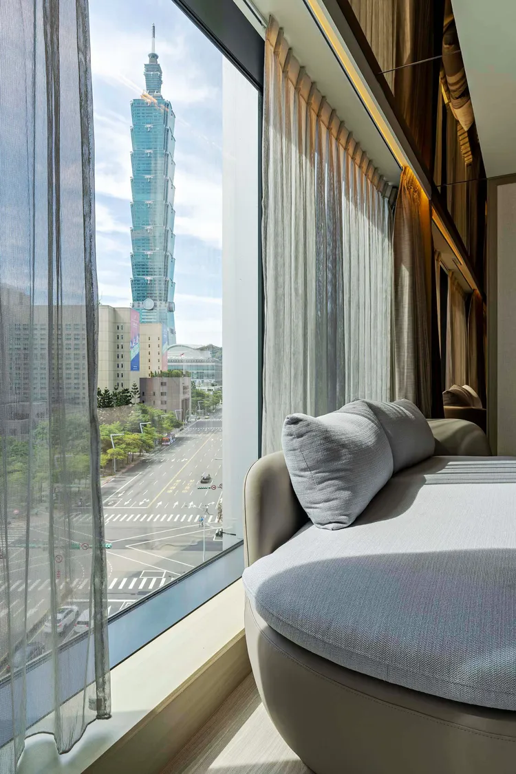 瀚寓酒店位於信義區交通最便利地段，「景觀豪華客房」視野良好，可觀賞到台北101大樓。瀚寓酒店提供
