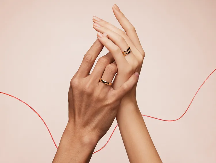 Qeelin更以東方月老傳說為靈感，推出了浪漫的Hong Xian系列。品牌提供