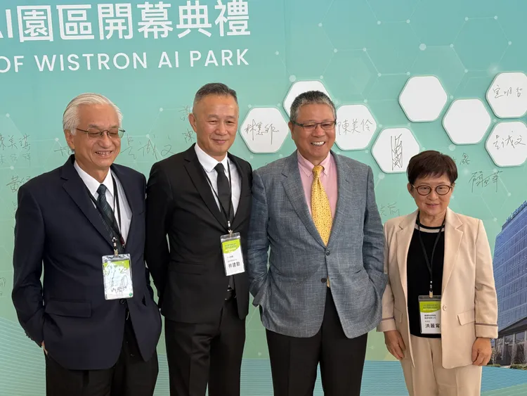 緯創集團成員也共襄盛舉，圖左至右分別為：啟碁董事長謝宏波、緯創總經理暨執行長林建勳、緯穎董事長暨策略長洪麗寗。呂承哲攝