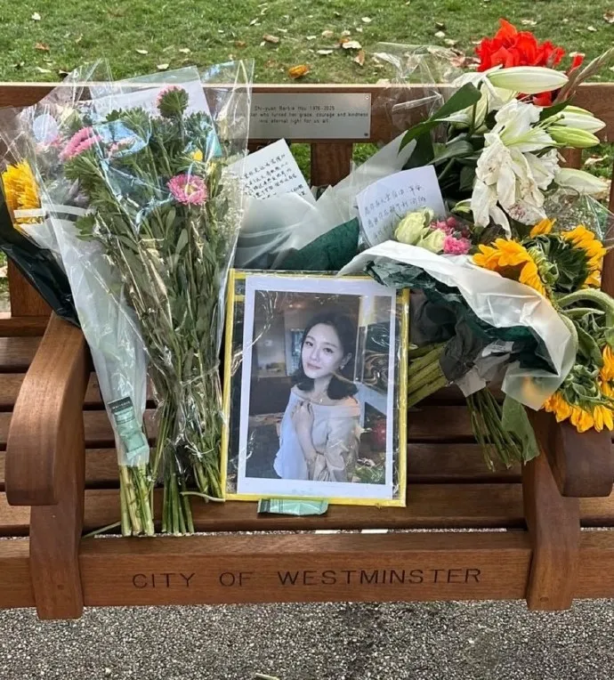 大S紀念長椅位於英國倫敦。翻攝李屋屋啊微博