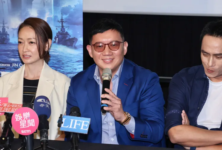 杜汶澤（中）要大家看完影集再評論。莊宗達攝