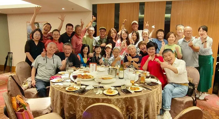 「花系列」近30位演員齊聚。翻攝湯志偉臉書