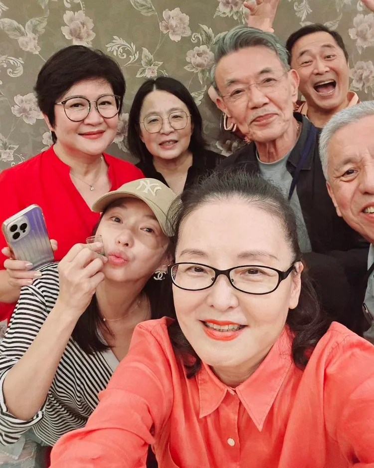 台劇老面孔資深演員勾起回憶。翻攝崔佩儀臉書