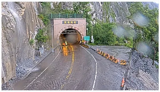 薇帕颱風蘇花路廊雨瀑泥流一度封閉 緊急搶修已恢復通行