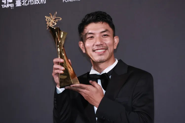 萬洛．隆甘迦會把獎盃放在房間。彭欣偉攝影