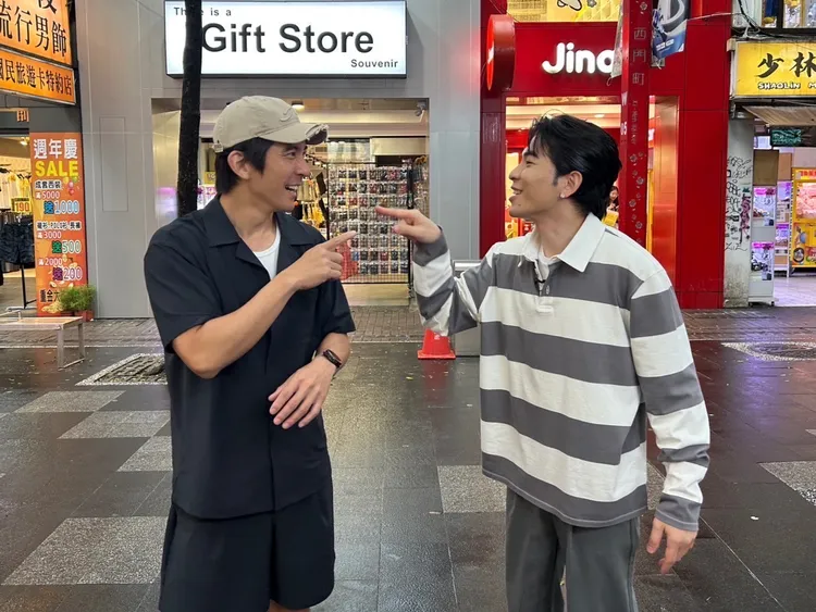 修杰楷和蕭敬騰當街鬥嘴。《修TIME》提供