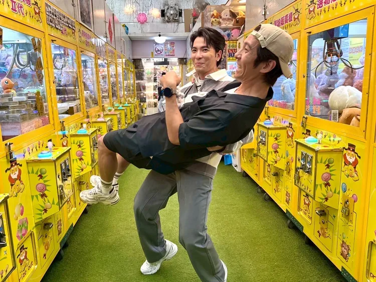 修杰楷被蕭敬騰公主抱。《修TIME》提供