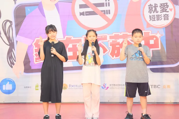 抗菸小英雄宣誓拒菸。新竹縣府提供