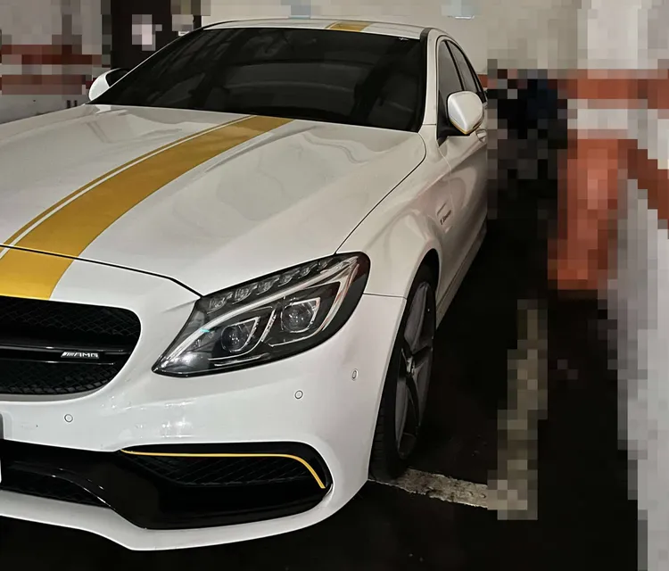 男童舅舅控訴，財務困難的簡男屢屢跟娘家人要錢，但卻不願將名下的名車出售。民眾提供