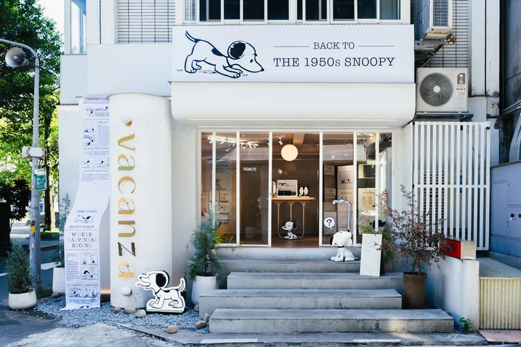 vacanza lab. 1950年代PEANUTS黑白漫畫風格店裝。品牌提供