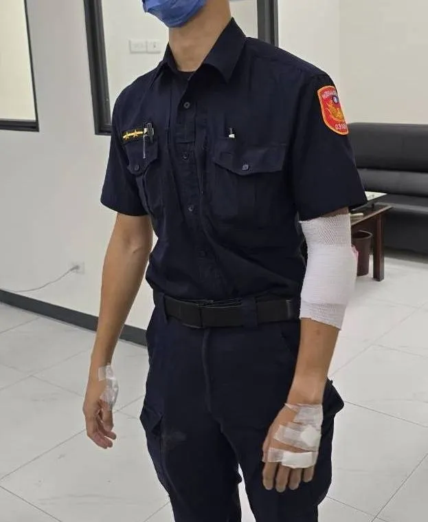 李員手腳擦挫傷。桃園警分局提供