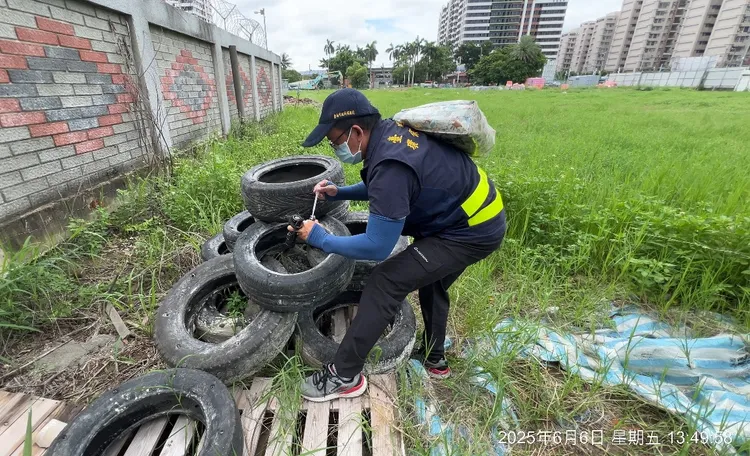 安南區、仁德區誘卵桶監測指數陽性率高達4成，已進行預防性噴藥。南市環保局提供