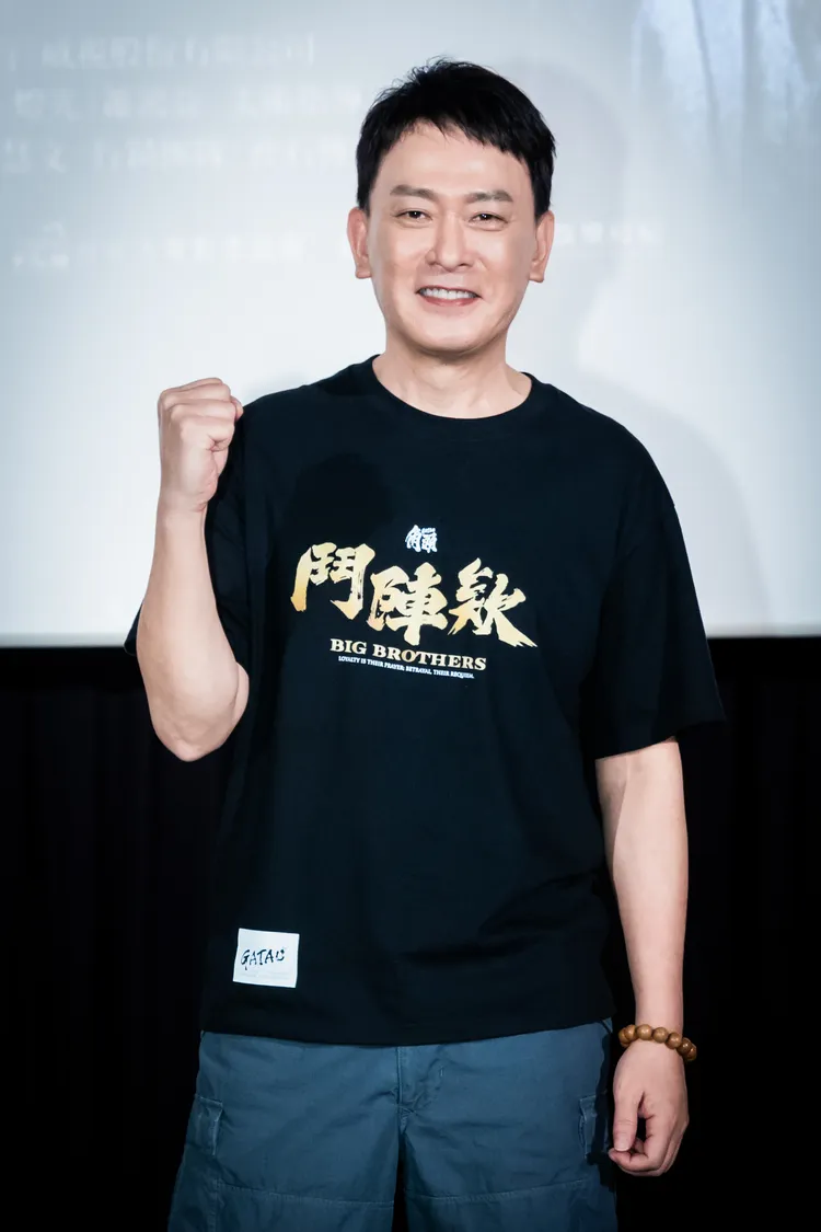 王識賢虧黃鐙輝。曼尼娛樂提供