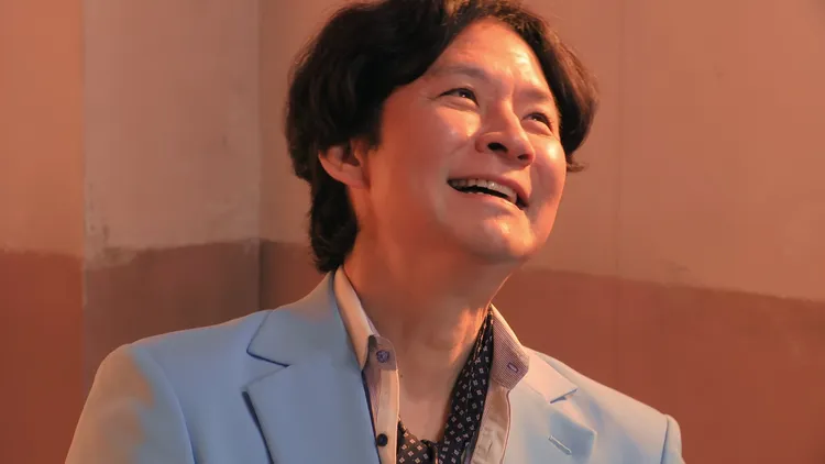 渡部建因公廁偷情事件被封殺1年8個月，後來才透過地方台、網路節目漸漸重回觀眾視野。翻攝NetflixJP X