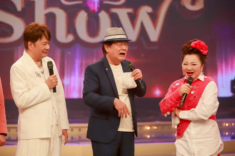 白冰冰（右起）、劉福助、遠小迪在節目裡說說唱唱。民視提供