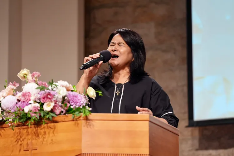 裘海正今跟群星一同悼念已故歌王林沖。娛樂中心攝