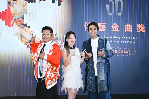 杨小黎曝爸爸是庙公 「妈妈曾丢金子给凌波」