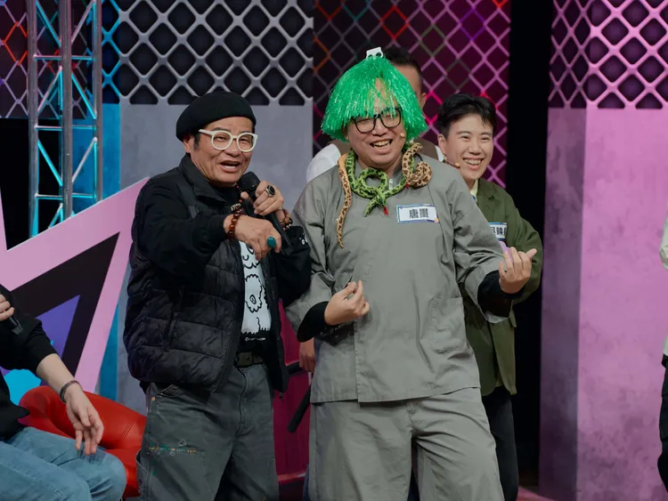 評審長舜哥與第一集選手唐墨一搭一唱，精彩可期。公視台語台提供