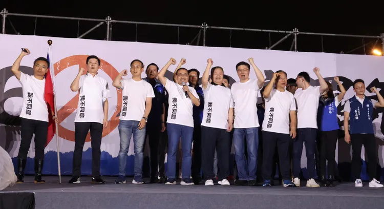 國民黨25日晚間在凱道舉辦「不同意罷免」選前之夜。莊宗達攝