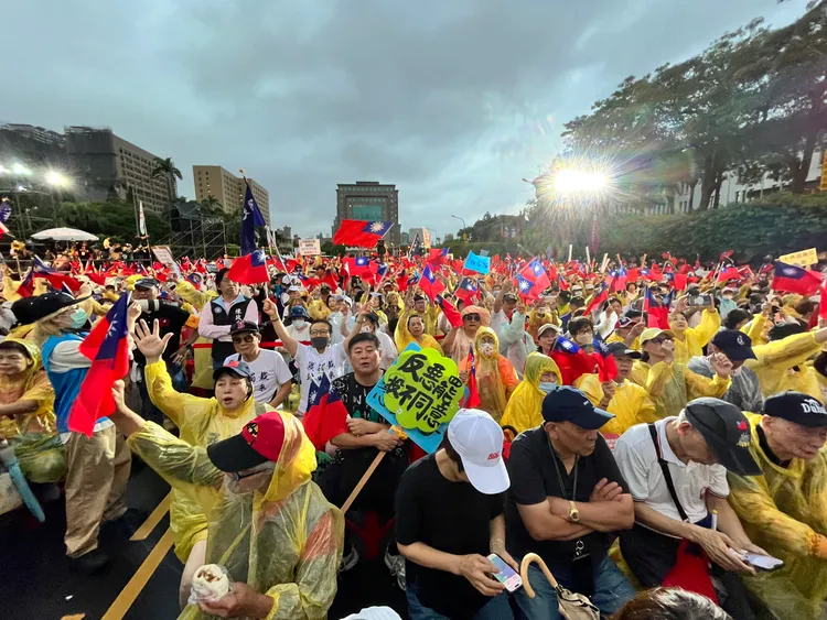 國民黨25日晚間在凱道舉辦「不同意罷免」選前之夜。莊宗達攝