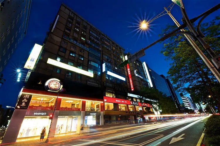 先前位於台北神旺大飯店內的港點餐廳，後續因飯店改建在東區獨立開店。神旺潮品集．忠孝旗艦店提供