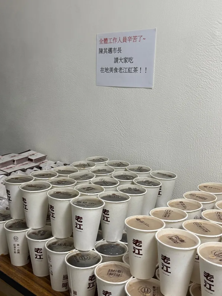 高雄市長陳其邁因救災無法到場欣賞演出，仍是準備在地美食慰勞江蕙演唱會團隊。寬宏藝術提供
