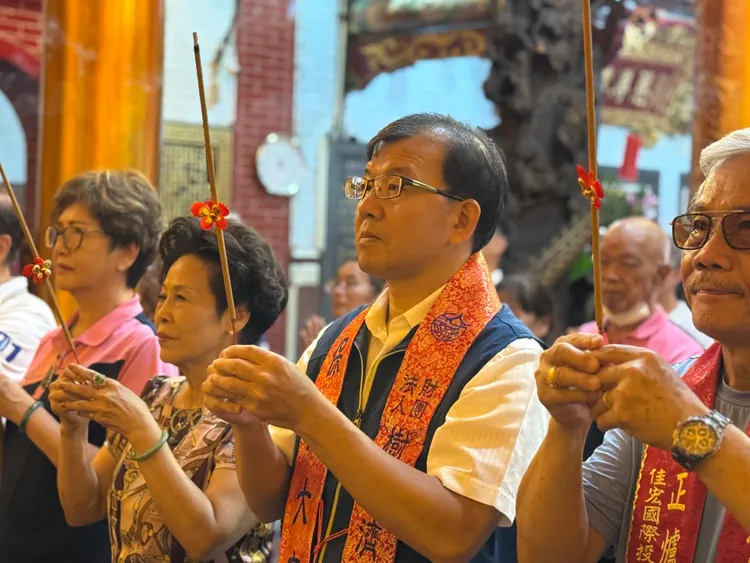 新北樹林區濟安宮擇於今年底再舉行「酬恩祈安五朝圓醮大典」，並在今(17)日邀請民政局長林耀長及各縣市友宮友廟，向上蒼稟告，祈求年底醮典平安順利。民政局提供