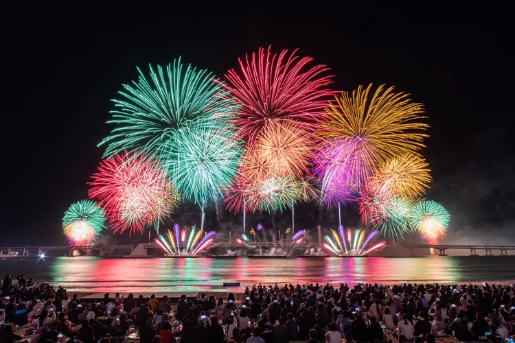 下半年韓國熱門行程「2025 釜山國際煙火節」已搶先開賣座位區門票。KKday提供