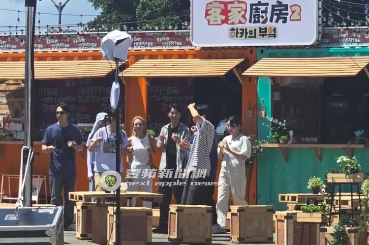 《客家廚房2》卡司班底一字排開，準備正式對外營業。特勤中心攝